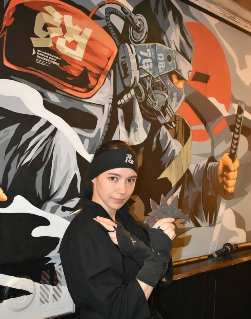 asakusa-woman-painting