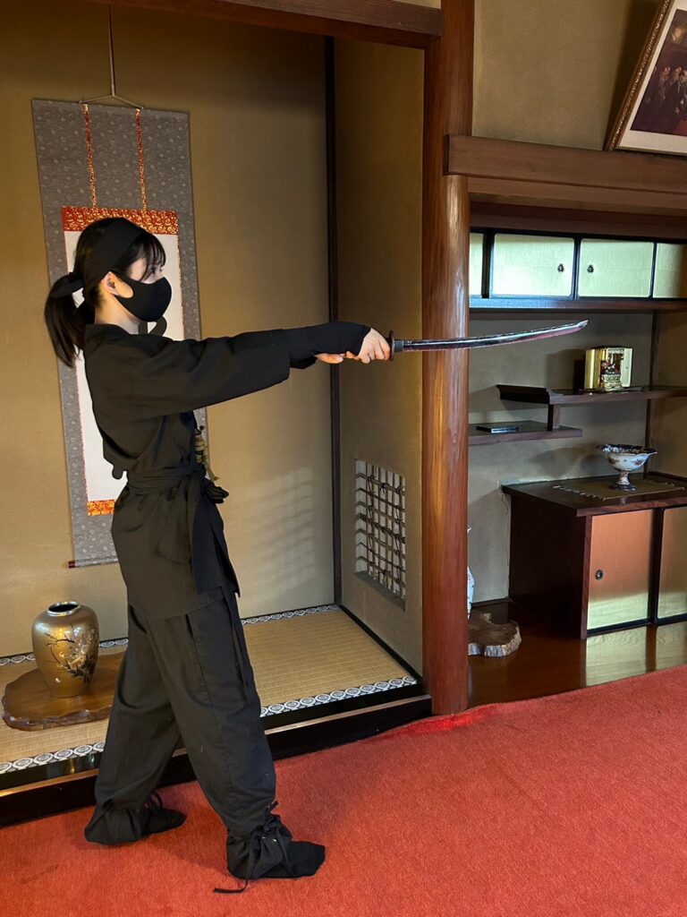 asakusa-temple-sword