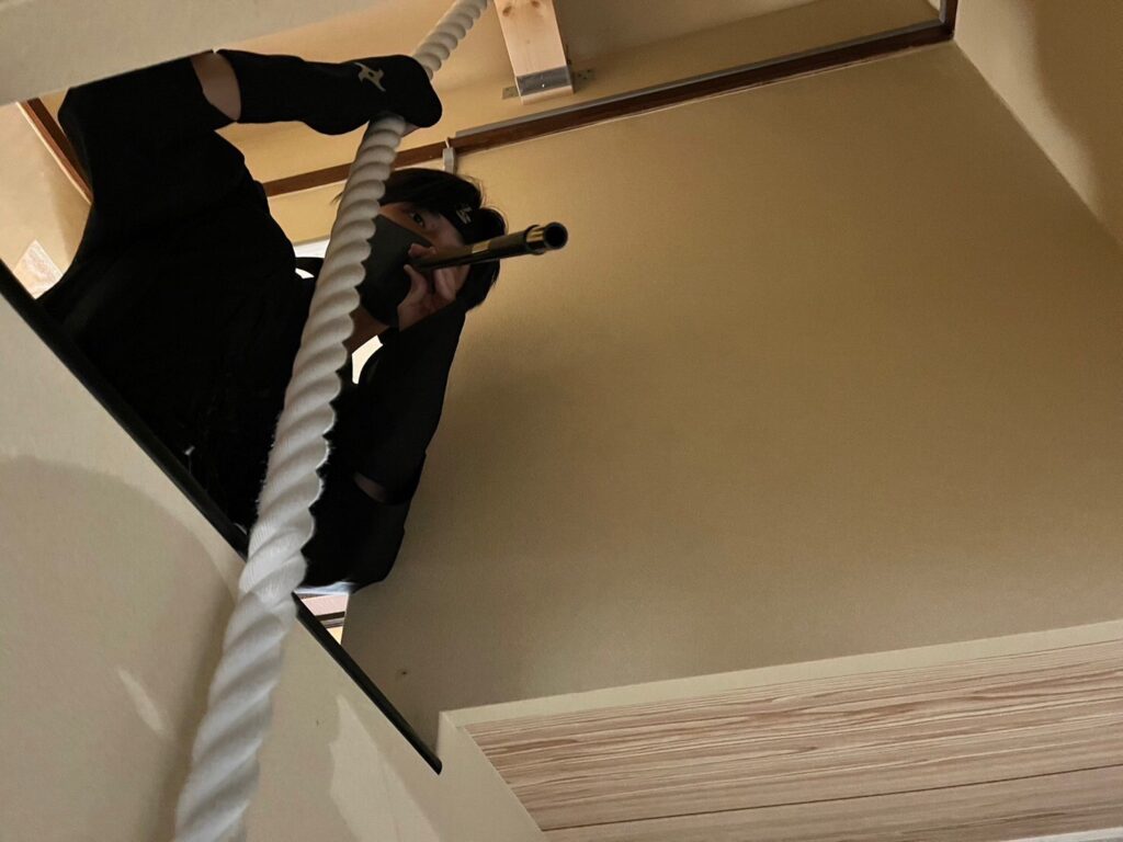 osaka-hiding-blowdarts